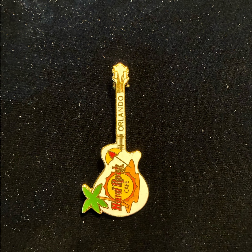Vintage Hard Rock Café Orlando Guitar Pin
🌴 Classic Florida Collector’s Edition